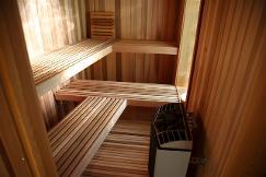 Sauna seca de madeira cômodo