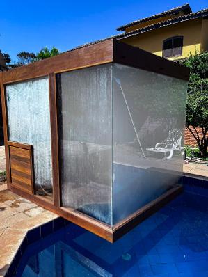 Sauna panoramica integrada com a piscina parthenon